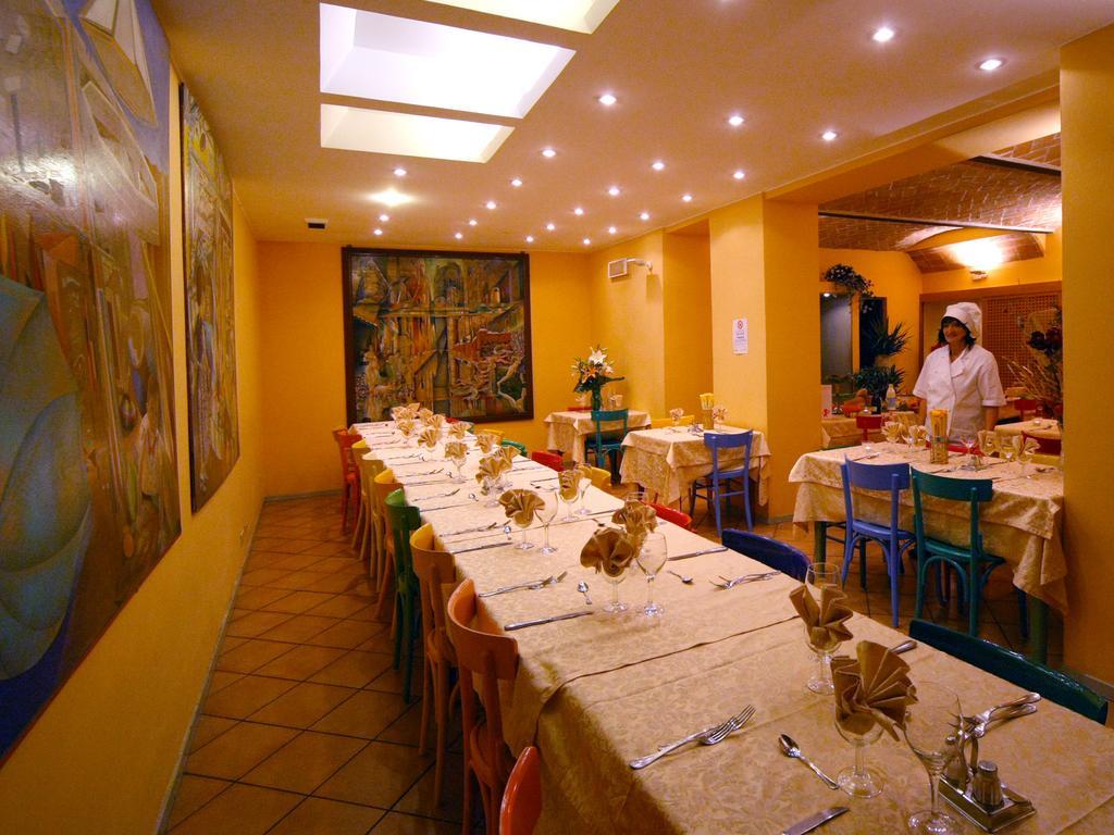 Albergo Ristorante Corsini Pavullo nel Frignano Extérieur photo