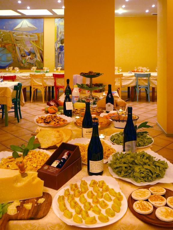 Albergo Ristorante Corsini Pavullo nel Frignano Extérieur photo